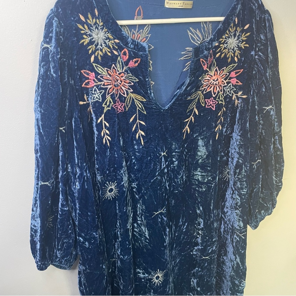 Wayward Fancies Eshakti Blue Crushed Velvet Floral Zodiac Embroidered Tunic - Picture 2 of 8